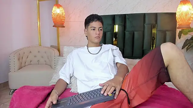 Snapshot of Levy_Steve chatting on 13, 11, 2025 Levy Steve online show from 13, 11, 2025