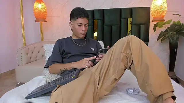 Snapshot of Levy_Steve chatting on 15, 11, 2025 Levy Steve online show from 15, 11, 2025