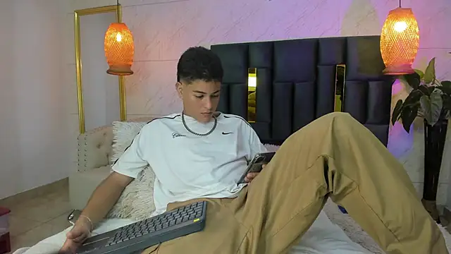 Snapshot of Levy_Steve chatting on 23, 11, 2025 Levy Steve online show from 23, 11, 2025