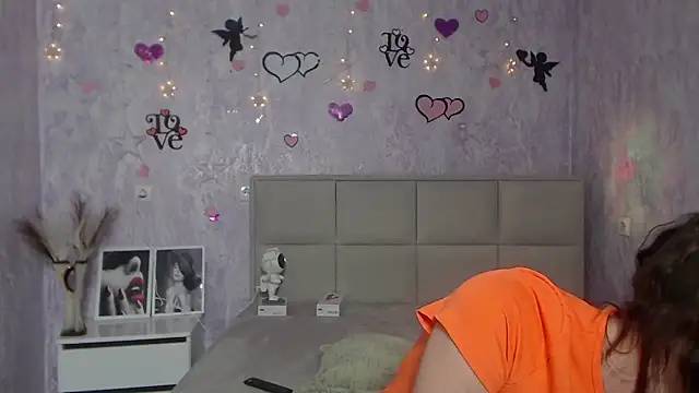 KaraCriegs online show from 15, 2, 2025