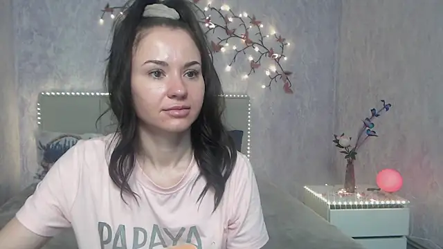 Snapshot of KaraCriegs chatting on 21, 2, 2026 KaraCriegs online show from 21, 2, 2026