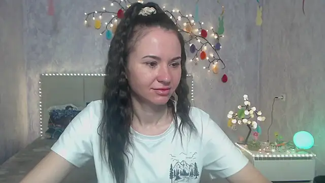 Snapshot of KaraCriegs chatting on 2, 4, 2026 KaraCriegs online show from 2, 4, 2026