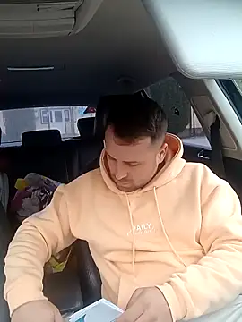 Snapshot of LucianM6 chatting on 17, 11, 2025 LucianM6 online show from 17, 11, 2025