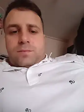 Snapshot of LucianM6 chatting on 20, 11, 2025 LucianM6 online show from 20, 11, 2025