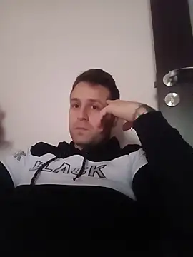 Snapshot of LucianM6 chatting on 28, 11, 2025 LucianM6 online show from 28, 11, 2025