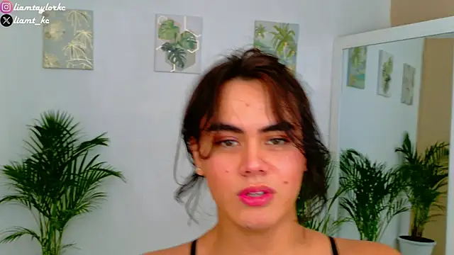 Snapshot of Liam_Taylor chatting on 19, 11, 2025 Liam Taylor online show from 19, 11, 2025