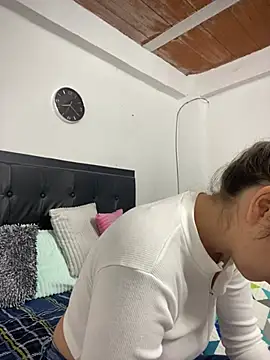 Iris love18 online show from 17, 2, 2025