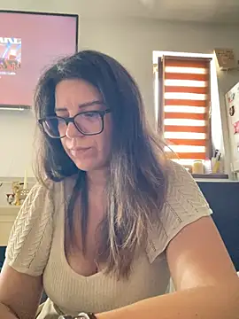 NadiraNoor online show from 6, 6, 2026