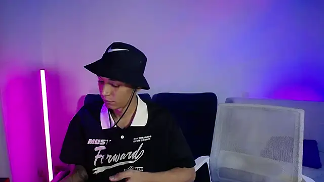 Snapshot of RAV3NHUDSON chatting on 12, 11, 2025 RAV3NHUDSON online show from 12, 11, 2025