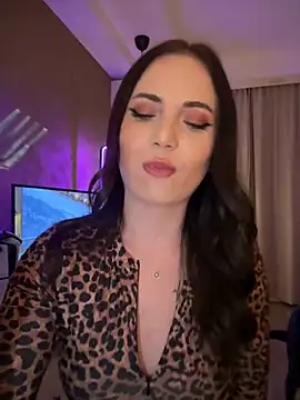 AvaGianna online show from 5, 1, 2025