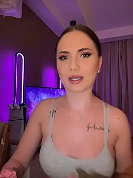 AvaGianna online show from 25, 1, 2025