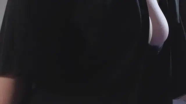 Snapshot of Laura_Karamazov chatting on 22, 10, 2025 Laura Karamazov online show from 22, 10, 2025