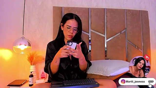 Snapshot of Martinaa_Jones_ chatting on 8, 3, 2025 Martinaa Jones online show from 8, 3, 2025