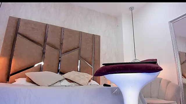 Snapshot of Martinaa_Jones_ chatting on 18, 9, 2025 Martinaa Jones online show from 18, 9, 2025