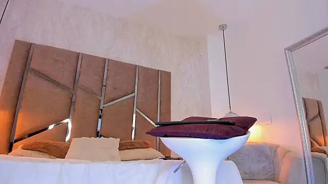 Snapshot of Martinaa_Jones_ chatting on 4, 10, 2025 Martinaa Jones online show from 4, 10, 2025