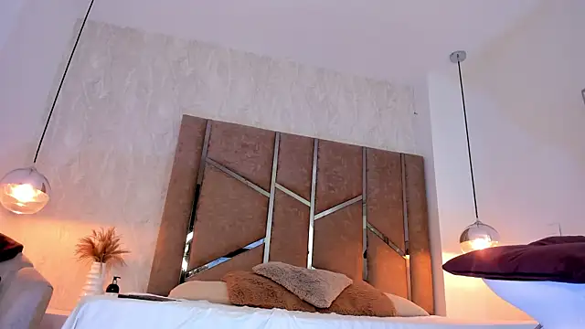 Martinaa Jones  online show from 21, 10, 2025