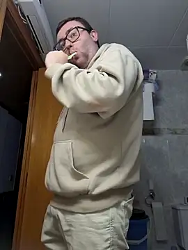 Javier bear online show from 18, 3, 2026