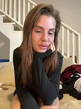 EmiliaCatalina online show from 3, 1, 2025