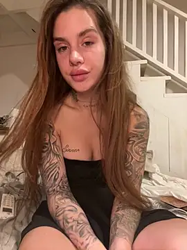 EmiliaCatalina online show from 4, 3, 2025