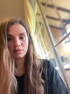 EmiliaCatalina online show from 7, 3, 2025