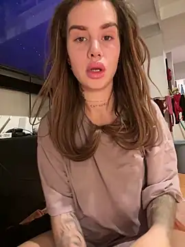 EmiliaCatalina online show from 13, 3, 2025