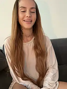 Snapshot of EmiliaCatalina chatting on 10, 7, 2026 EmiliaCatalina online show from 10, 7, 2026