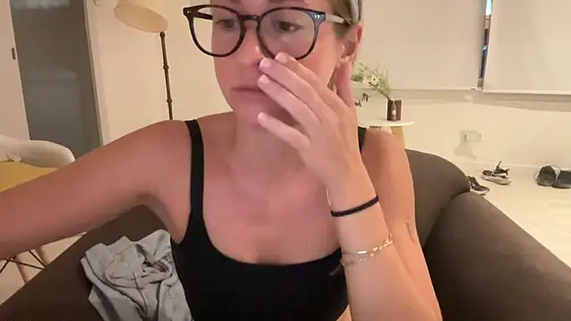 Snapshot of Aggbb chatting on 6, 3, 2025 Aggbb online show from 6, 3, 2025