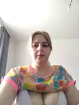 Lady nice cat online show from 6, 3, 2025