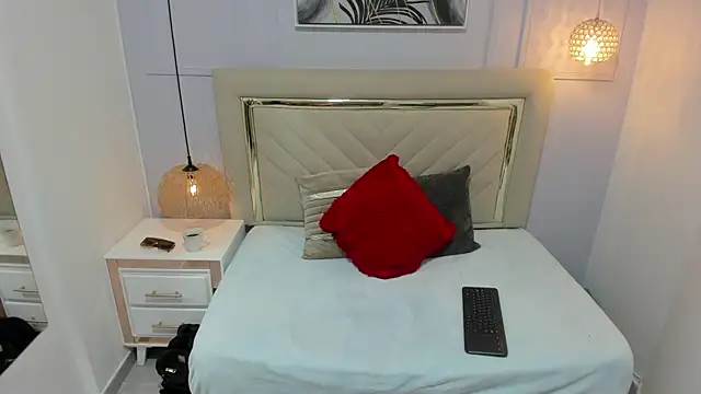 Franchely hot online show from 21, 1, 2025