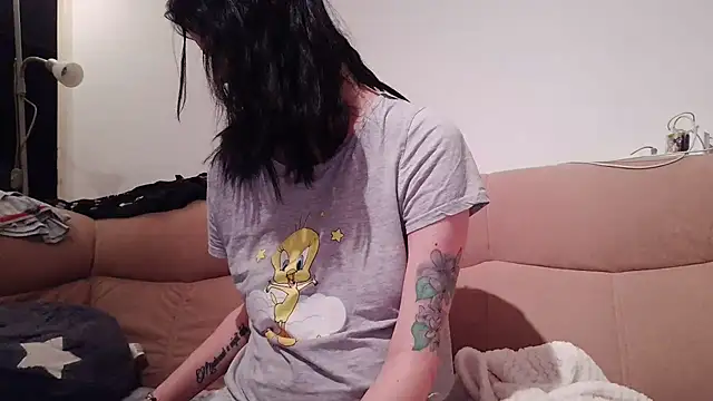 Snapshot of LauraBaby chatting on 21, 12, 2024 LauraBaby online show from 21, 12, 2024