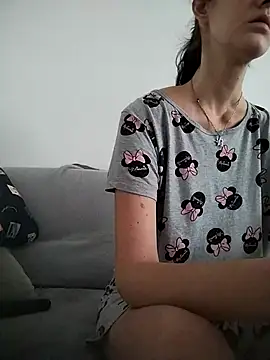 Snapshot of LauraBaby chatting on 12, 10, 2025 LauraBaby online show from 12, 10, 2025