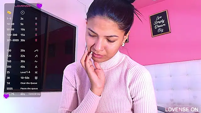 Snapshot of daddyissuesss_ chatting on 8, 3, 2025 daddyissuesss online show from 8, 3, 2025