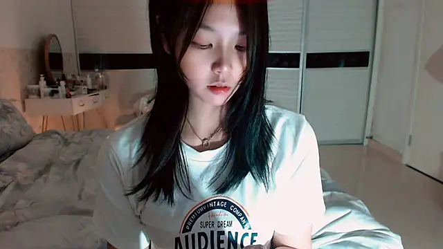 -Lucky Girl online show from 4, 11, 2025