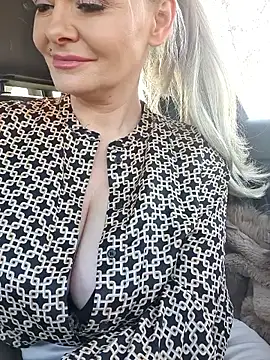 Snapshot of GjuliaX chatting on 19, 11, 2025 GjuliaX online show from 19, 11, 2025