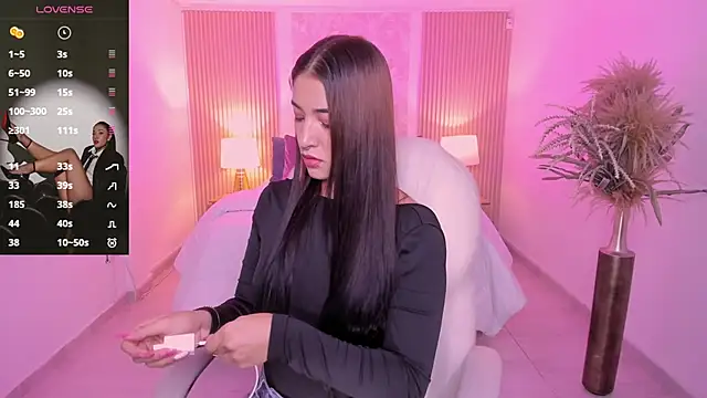 Snapshot of Antonella_Grayy chatting on 4, 2, 2026 Antonella Grayy online show from 4, 2, 2026