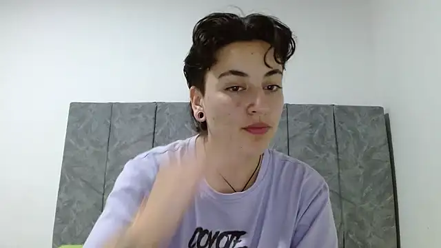 Snapshot of linda_33 chatting on 15, 9, 2025 linda 33 online show from 15, 9, 2025