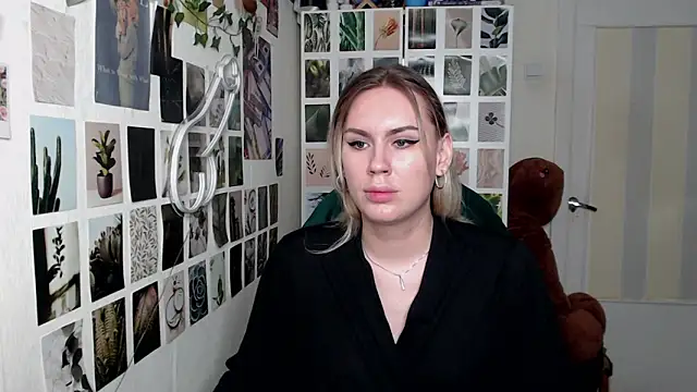 Snapshot of CapriScorpion chatting on 4, 10, 2025 CapriScorpion online show from 4, 10, 2025
