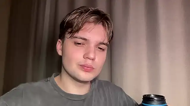 superfluboy  online show from 24, 2, 2025