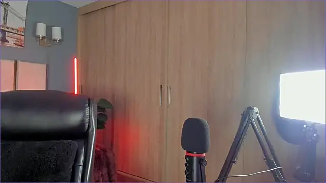 Snapshot of Bambi_gurl chatting on 8, 9, 2025 Bambi gurl online show from 8, 9, 2025