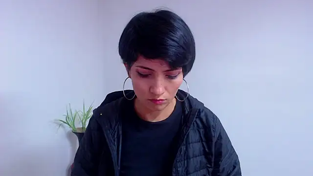 Snapshot of Hannaaaa__ chatting on 23, 12, 2024 Hannaaaa online show from 23, 12, 2024