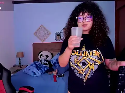 julieth love  online show from 10, 10, 2025