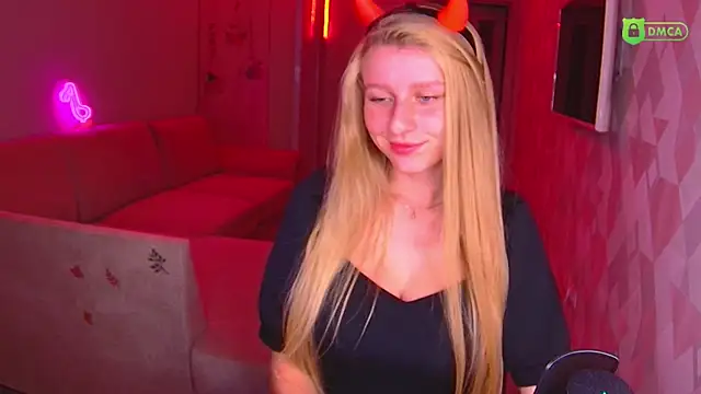 Snapshot of AmaliaQueen chatting on 30, 10, 2025 AmaliaQueen online show from 30, 10, 2025