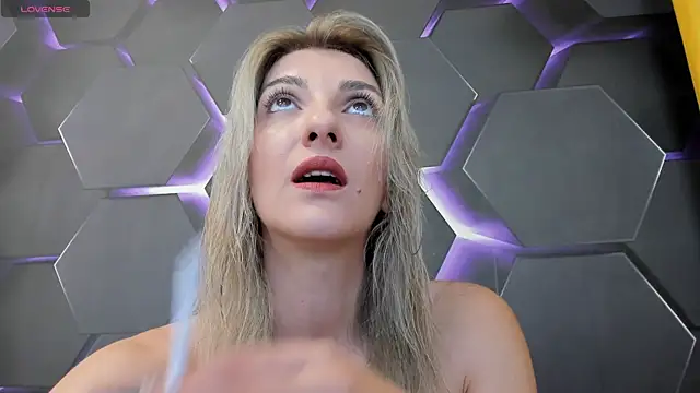 Snapshot of RileyLanna chatting on 14, 9, 2025 RileyLanna online show from 14, 9, 2025