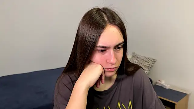 Snapshot of AliceKolltt chatting on 4, 5, 2026 AliceKolltt online show from 4, 5, 2026