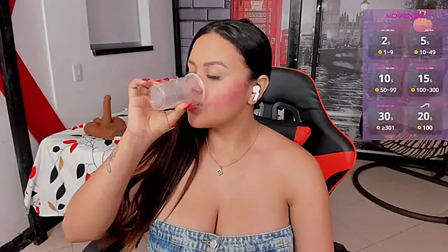 Snapshot of katia_bigboobs1 chatting on 14, 1, 2025 katia bigboobs1 online show from 14, 1, 2025