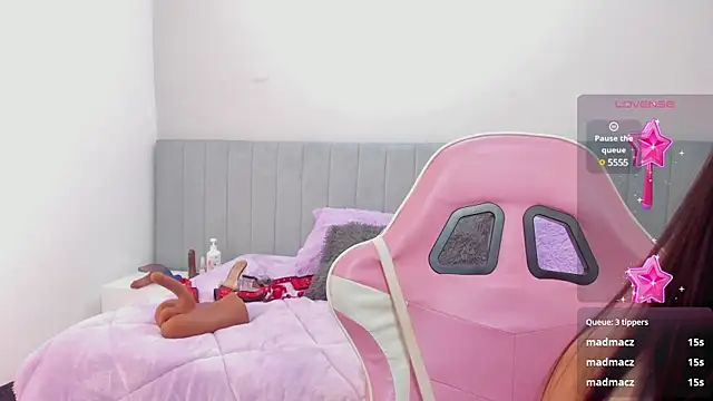 Snapshot of katia_bigboobs1 chatting on 24, 1, 2025 katia bigboobs1 online show from 24, 1, 2025