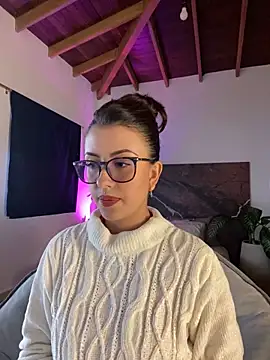 Snapshot of EmaSaenz chatting on 5, 2, 2025 EmaSaenz online show from 5, 2, 2025