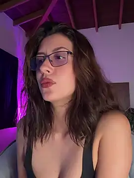 Snapshot of EmaSaenz chatting on 26, 2, 2025 EmaSaenz online show from 26, 2, 2025