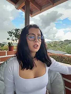 Snapshot of EmaSaenz chatting on 9, 10, 2025 EmaSaenz online show from 9, 10, 2025