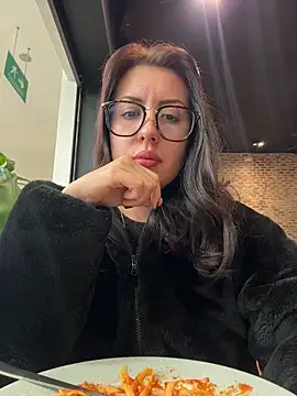 EmaSaenz online show from 15, 10, 2025